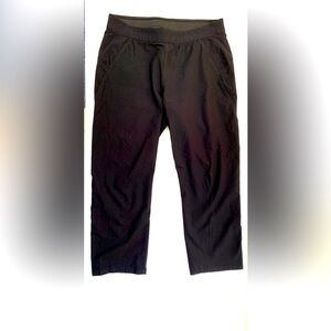 Women’s Simply Vera Black Dress Capris Size Small